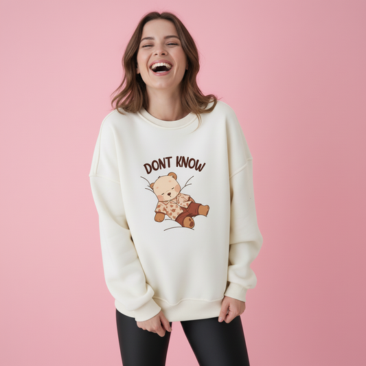Don’t Know Bear Krem Sweatshirt