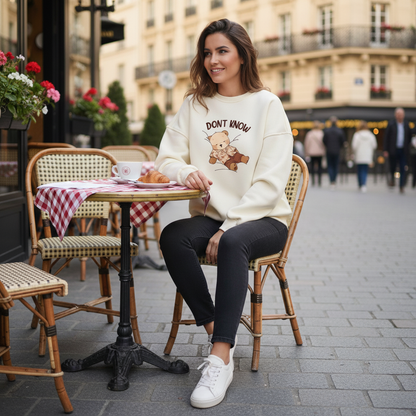 Don’t Know Bear Krem Sweatshirt